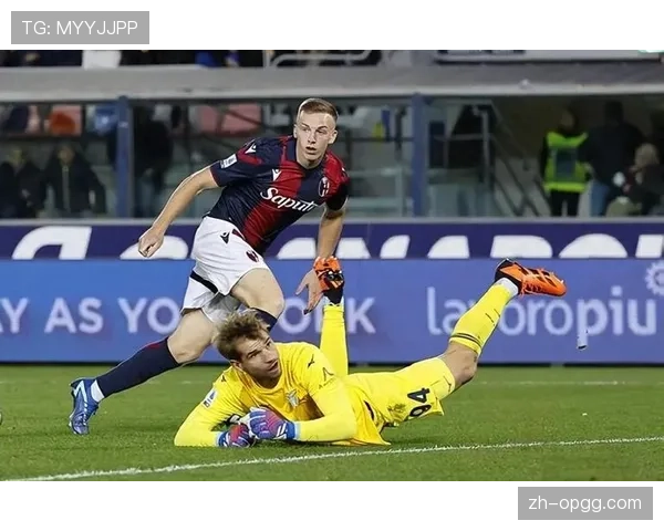 特写：博洛尼亚后卫卢库米门线上极限解围，力保球门不失